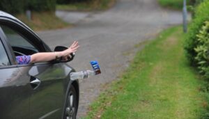 15 тысяч за окурок? Кого и как будут штрафовать за выброшенный из